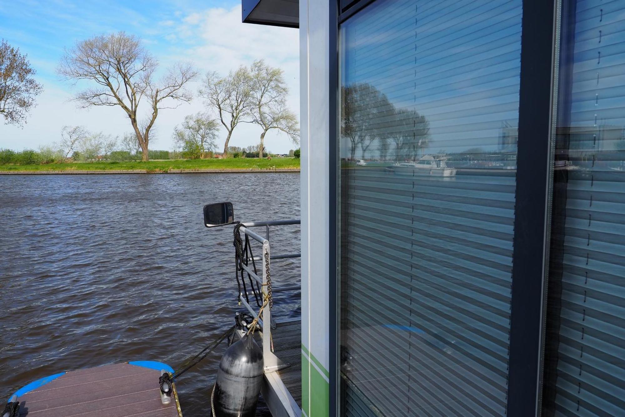 Houseboat Tiny Griffin Hotel Nieuwpoort Exterior photo
